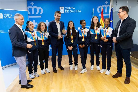 Imagen de la noticia:La Xunta homenajea la selección gallega sub-20 y la atleta sub-18 Paula Fernández, oros en el Campeonato de España de campo ...
