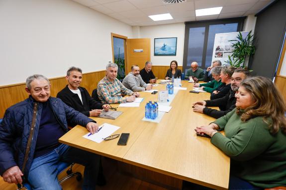 Imaxe da nova:Villaverde considera clave a colaboración entre os sectores da produción e a comercialización para reforzar a competitividade do ma...