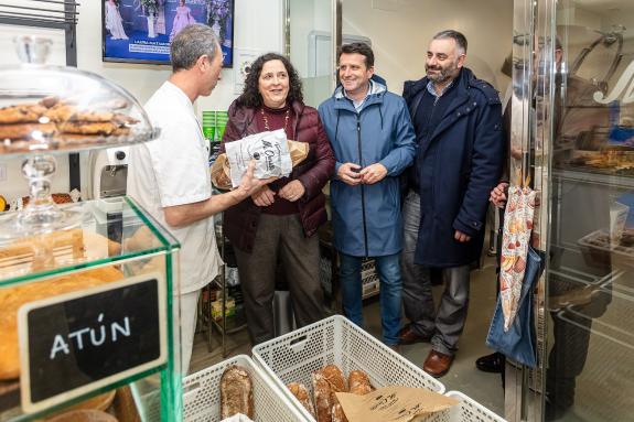 Imagen de la noticia:Belén do Campo anima a las asociaciones de comerciantes a solicitar los 2,5 M€ en ayudas para reforzar su profesionalización...