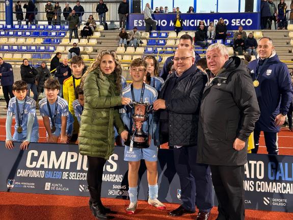 Imagen de la noticia:La delegada de la Xunta en Ferrol participa en la entrega de premios de la gran final del Campeonato Gallego de Selecciones ...