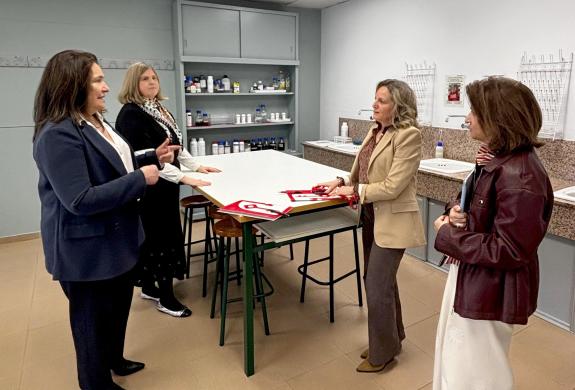 Imaxe da nova:Ana Ortiz felicita ao Centro de Estudos Aloya polo seu próximo 60 aniversario