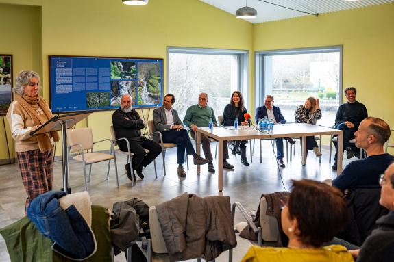 Imagen de la noticia:El largometraje 'As Augas' arranca su rodaje en el ayuntamiento de Muíños con el apoyo del Gobierno gallego