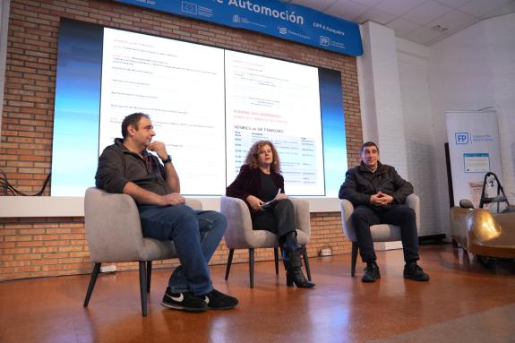 Imaxe da nova:A Xunta pon en valor a utilidade das xornadas de automoción do CIFP A Xunqueira para estreitar os vínculos da FP coa realidade do s...