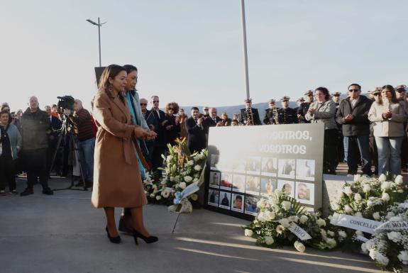 Imaxe da nova:Villaverde asiste á homenaxe en lembranza das 21 vítimas do naufraxio do ‘Villa de Pitanxo’