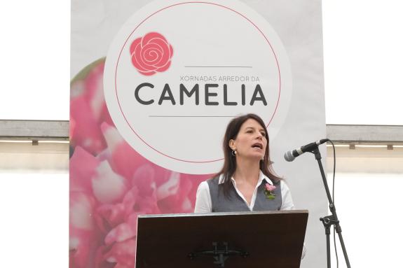 Imagen de la noticia:La conselleira María Martínez Allegue resalta la flor de la camelia como símbolo del Val do Ulla