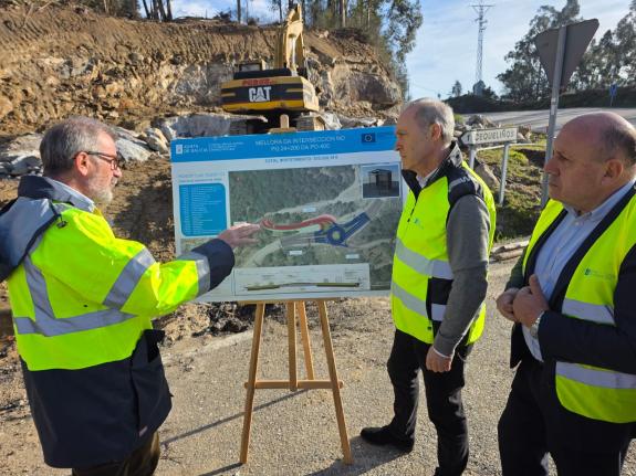 Imaxe da nova:Avanzan a bo ritmo as obras da glorieta na zona do acceso a Cequeliños, no concello de Arbo