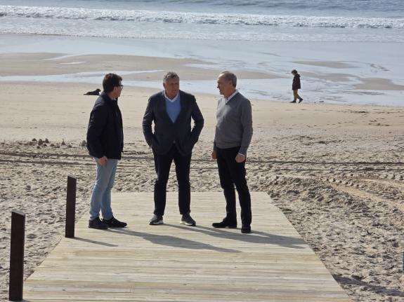 Imaxe da nova: Sanxenxo mellora o acceso á praia de Canelas grazas a unha axuda da Xunta de 24.000 euros