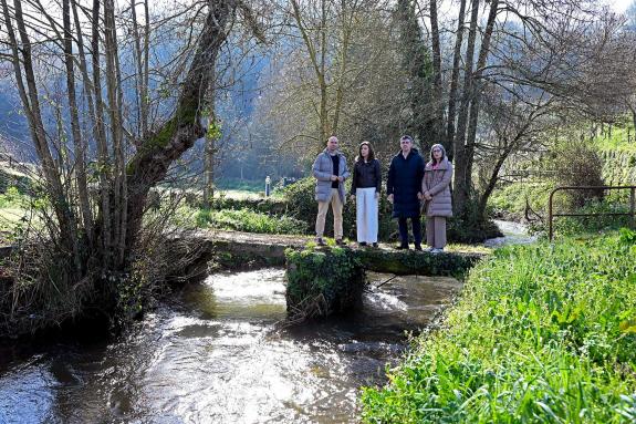 Ángeles Vázquez salienta a importancia de auditar as redes municipais de abastecemento e saneamento para identificar as actuacións precisas para a súa mellora