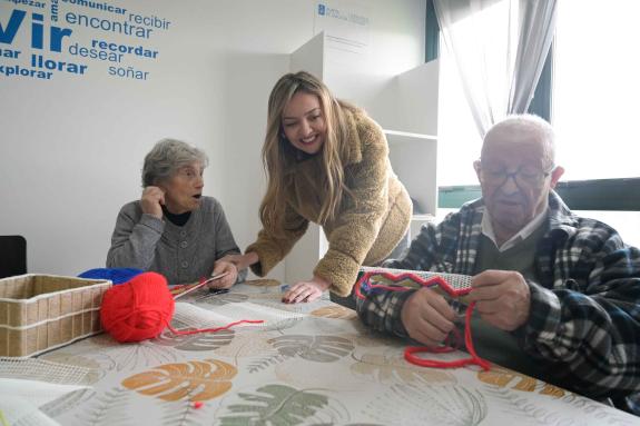 Imaxe da nova:Fabiola García subliña que a rede de casas do maior xa suma 800 prazas públicas de atención diúrna totalmente gratuítas no rural