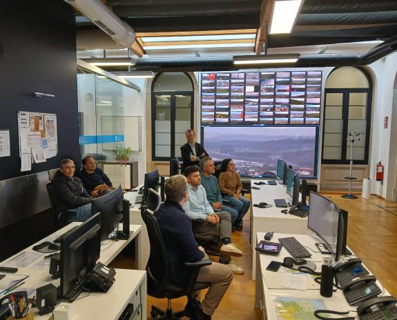 Imaxe da nova:Medio Rural amosa ao sector forestal as súas ferramentas tecnolóxicas de última xeración para a loita contra o lume