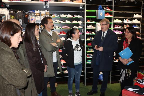 Imagen de la noticia:La Xunta destinó cerca de 230.000 € para fortalecer la capacidad dinamizadora de seis centros comerciales abiertos de la pro...