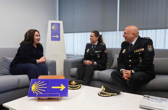 Imagen de la noticia:Ana Ortiz da la bienvenida a la nueva comisaria de la Policía Nacional de Vigo