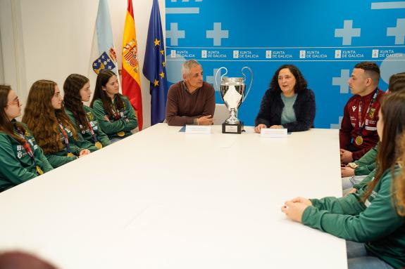 Imagen de la noticia:Belén do Campo y Roberto García reciben y felicitan a las campeonas de la Copa S.A.R. La Princesa