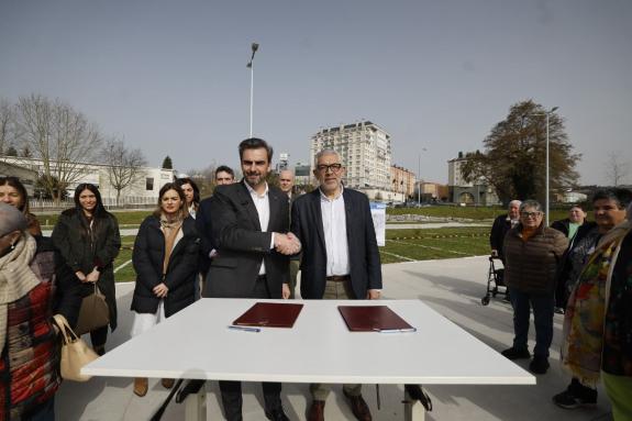 Imagen de la noticia:La Xunta firma el convenio de cesión al ayuntamiento de Lugo del aparcamiento disuasorio de la Avenida de Breogán