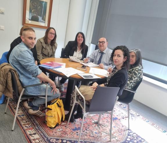 Imagen de la noticia:La Xunta hará un estudio para analizar la mejor opción para la distribución del alumnado del Colexio Plurilingüe Nosa Señora...