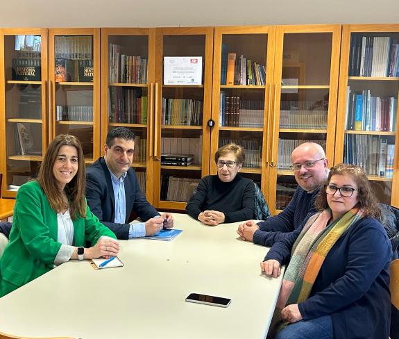 Imagen de la noticia:La Xunta analiza con la Federación de Usuarios y Consumidores Independientes las líneas de la futura estrategia de protecció...