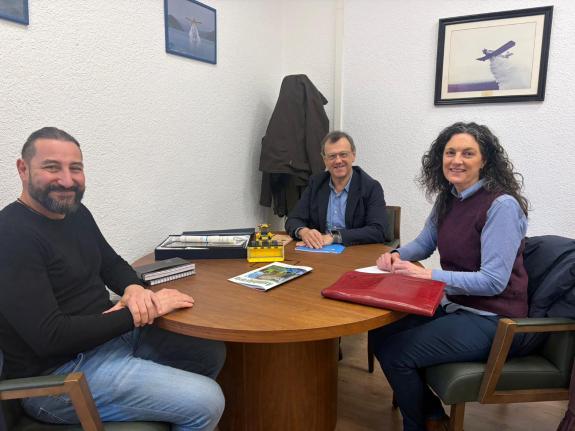 Imagen de la noticia:Medio Rural y el Colegio de la Ingeniería Técnica Forestal de Galicia ahondan en su colaboración en materia de defensa del m...