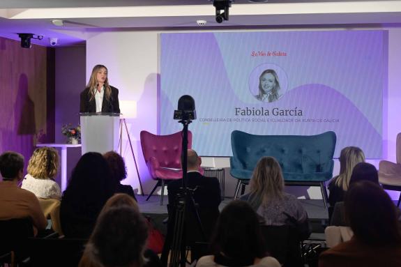 Imagen de la noticia:Fabiola García clausura el primer foro `Mujeres con voz´ y destaca la importancia de este tipo de iniciativas