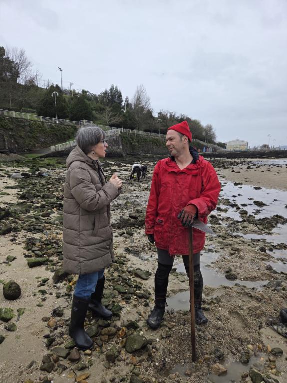 Imagen de la noticia:La Xunta concluye este viernes los muestreos en los bancos marisqueros de la ría de Vigo para recopilar datos sobre el impac...