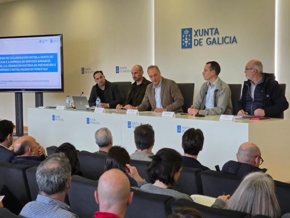 Imagen de la noticia:La Xunta informa a los ayuntamientos de la provincia de Pontevedra sobre el nuevo convenio de gestión de biomasa en las faja...