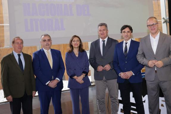 Imagen de la noticia:Ángeles Vázquez ofrece en Valencia la Ley gallega del litoral como marco de referencia para el diseño de la futura normativa...