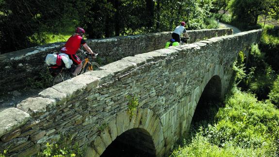 Imagen de la noticia:La Xunta avanzará esta semana con Francia y Portugal en la puesta en práctica de la valorización turística y cultural de los...