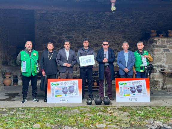 Imagen de la noticia:La Xunta presenta el cupón de la ONCE dedicado a la alfarería tradicional de Gundivós