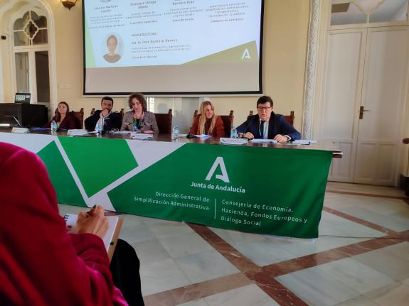 Imagen de la noticia:La Xunta ahorró a los gallegos en 2025 más de 1,5 millones de desplazamientos a oficinas de registro y la entrega de más de ...