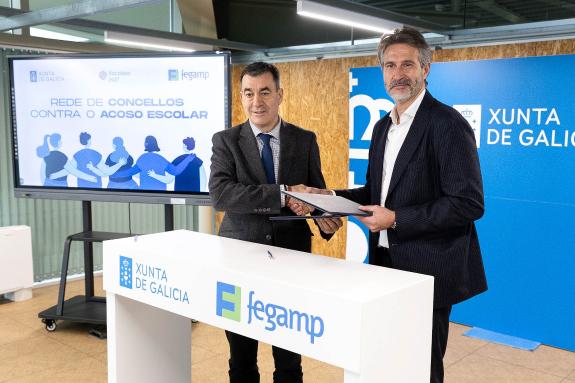 Imagen de la noticia:La Xunta y la Fegamp firman el acuerdo para poner en marcha este año la Red de Ayuntamientos contra el Acoso Escolar, un ava...
