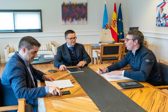 Imaxe da nova:A Xunta analiza co Concello de Ribadeo vías de colaboración para seguir impulsando o comercio de proximidade e a Artesanía de Galic...