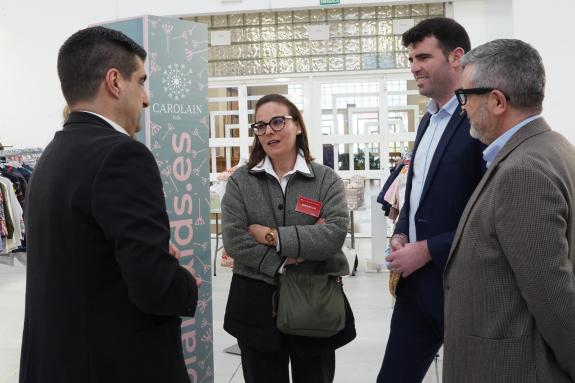 Imagen de la noticia:La Xunta destaca el ánimo dinamizador al comercio de la Feria de oportunidades y de antigüedades de A Estrada