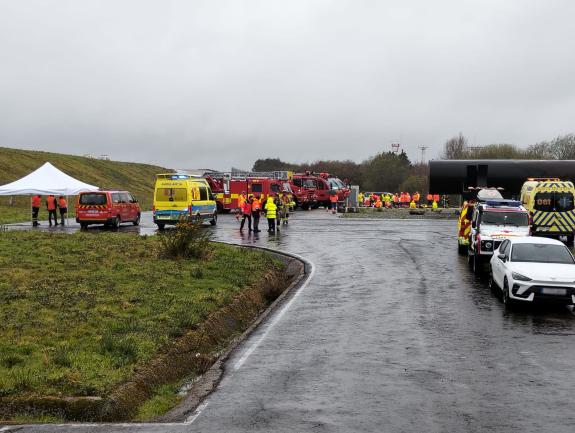 Imagen de la noticia:La Xunta participa en un simulacro de accidente aéreo en el aeropuerto de Santiago-Rosalía de Castro