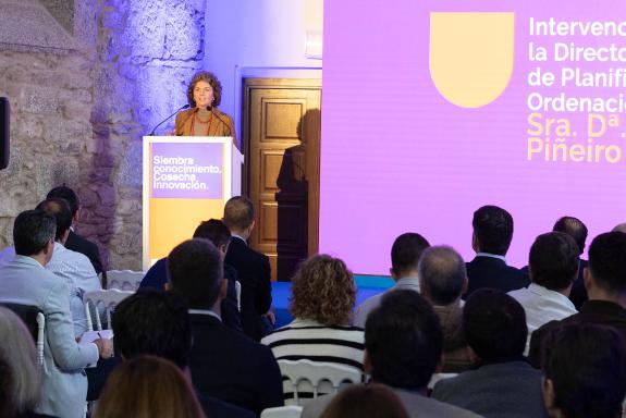 Imagen de la noticia:La Xunta señala la maquinaria de última generación como herramienta para fomentar el desarrollo rural