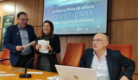 Imagen de la noticia:Villaverde destaca la renovación del distintivo ‘Pescaenverde’ de la OPP-7 Burela como ejemplo del compromiso del sector con...