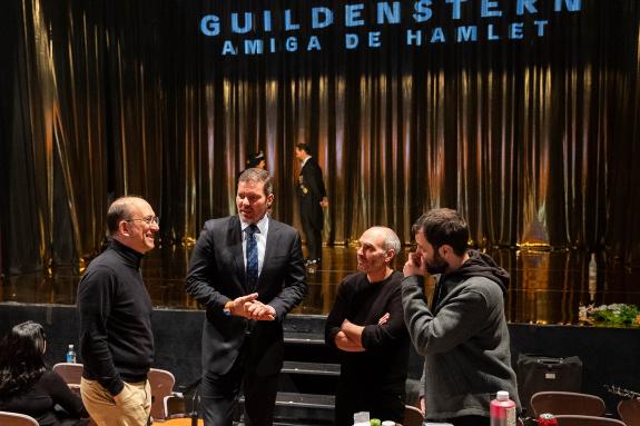 Imagen de la noticia:López Campos visita los ensayos de 'Hamlet', espectáculo del Centro Dramático, que se estrena el 19 de marzo