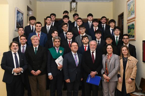 Imagen de la noticia:Belén do Campo participa en el acto académico de entrega de becas e insignias en el Colexio Maior La Estila de Santiago