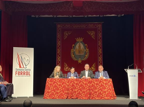 Imagen de la noticia:Martina Aneiros reitera el compromiso de la Xunta con la Semana Santa ferrolana durante la presentación de la revista 'Ecce ...