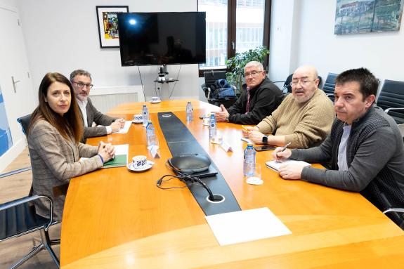 Imagen de la noticia:Medio Rural reforzará los controles para vigilar la renovación de contratos de la leche y reclama corresponsabilidad a las i...