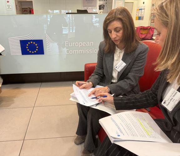 Imagen de la noticia:La Xunta entrega a la Comisión Europea un informe jurídico de la reforma del Reglamento de costas estatal para acreditar que...