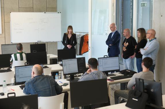 Imagen de la noticia:La Xunta constata en el Centro de Nuevas Tecnologías de Galicia el éxito de los grados C de formación profesional de informá...