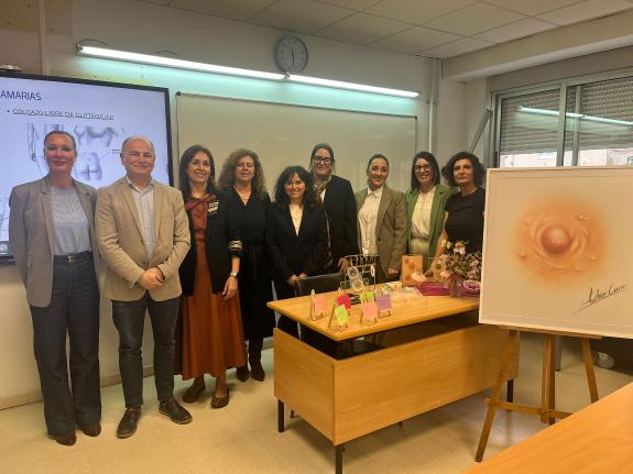 Imagen de la noticia:La Xunta dota a los centros de Vigo de equipación tecnológica de última generación para la mejora de la formación del alumna...