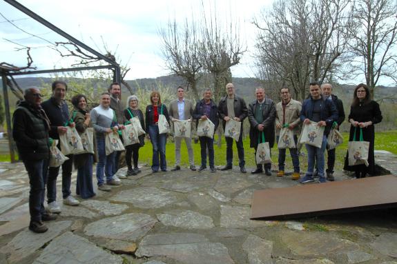 Imaxe da nova:Medio Rural colabora co Concello de Sober nas actividades do Mes de Amandi para promover os produtos de calidade diferenciada