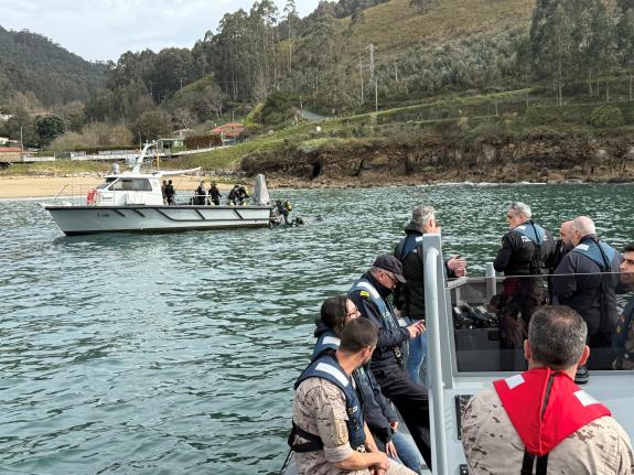 Imagen de la noticia:Xunta, Policía adscrita de Galicia y Armada colaboran en una intervención subacuática para localizar pecios históricos en el...