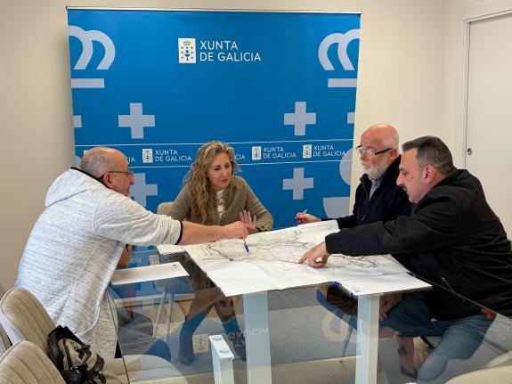 Imaxe da nova:Martina Aneiros reúnese coa AVV de Prioriño no eido do proxecto Camiño do Litoral
