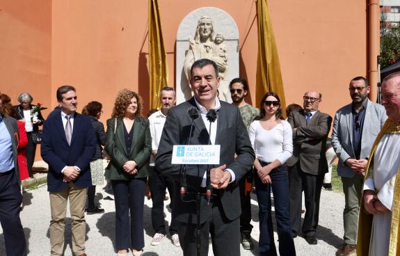 Imaxe da nova:Román Rodríguez inaugura en Pontevedra a escultura de San Xosé realizada polo alumnado do CIFP Cantería de Galicia