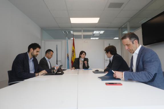 Imagen de la noticia:Lorenzana subraya la preocupación del Gobierno gallego ante la incapacidad del Estado para desarrollar la red eléctrica, fun...