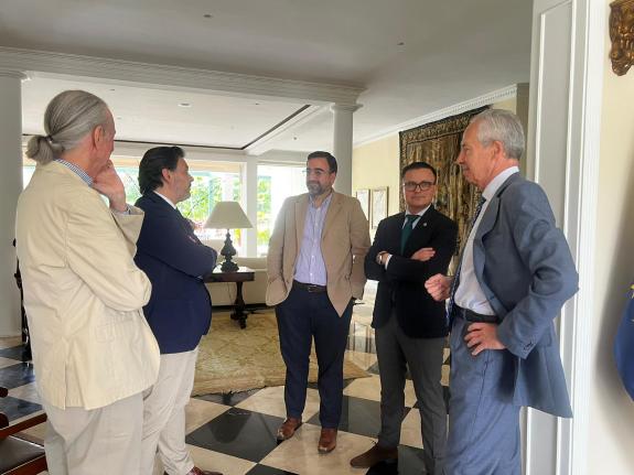 Imaxe da nova:José González inicia a axenda da súa primeira viaxe institucional a Venezuela cun encontro de traballo co embaixador de España no p...