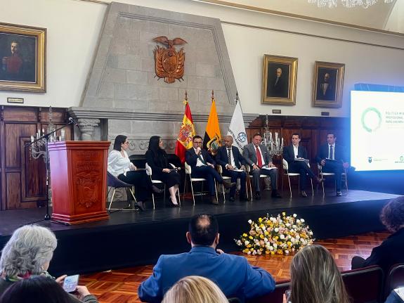 Imaxe da nova:A Xunta proxecta o modelo galego de atracción de talento no foro de mobilidade laboral organizado polo Goberno de Ecuador e o Banco...