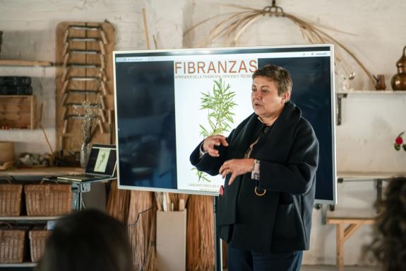 Imaxe da nova:A Xunta impulsa en Chantada unha formación integral pioneira centrada no traballo artesanal con fibras vexetais e na cestería conte...
