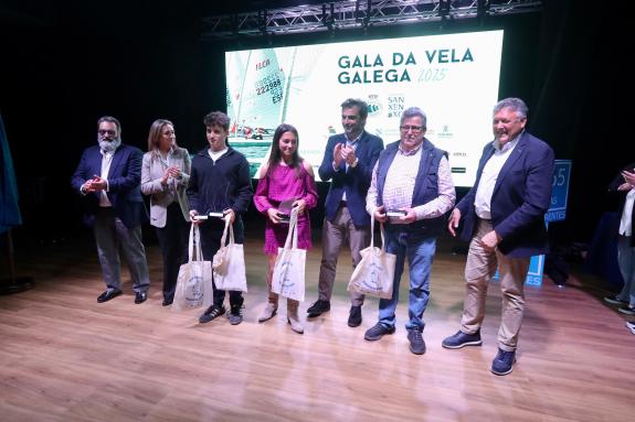 Imaxe da nova:O conselleiro de Deporte asiste en Sanxenxo á 'Gala da Vela Galega 2025'